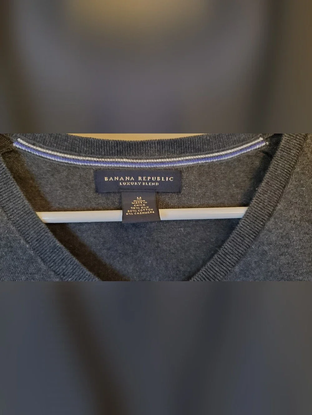 Banana Republic Luxury Blend V Neck Sweater Men's M Gray Silk Cashmere Cotton